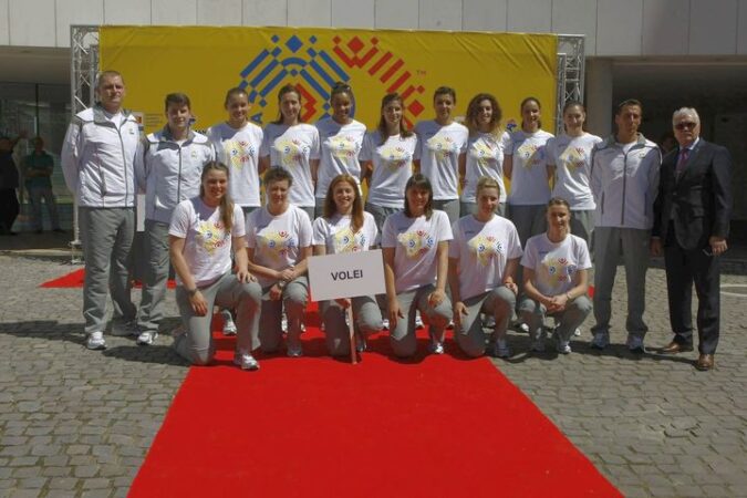 Componentele lotului național de volei pentru Jocurile Europene de la Baku, în ordine: Sus:…