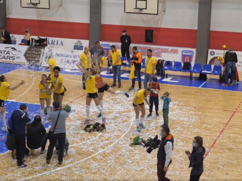 DIVA (F) T14 Ziua 3 (2) | Nebunii de la Târgoviște * Pandemia s-a terminat! Cojocaru s-a dezinhibat! * CSM Târgoviște primește primul titlu de campioană * Poliția n-a spart petrecerea de pandemie, dar poate face vreo anchetă